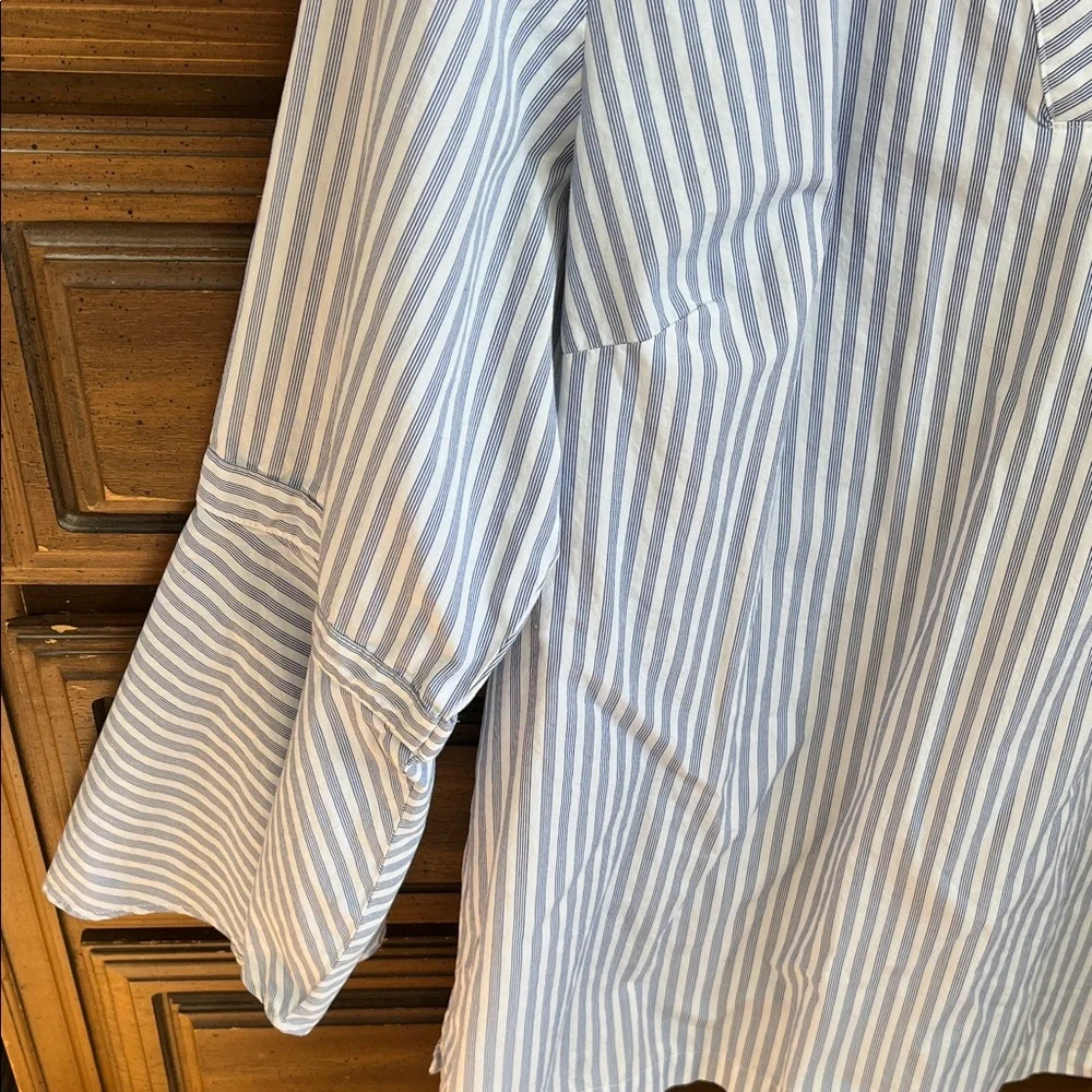 Banana Republic Blue and White Striped Bell Sleeve Blouse - Picture 3 of 7